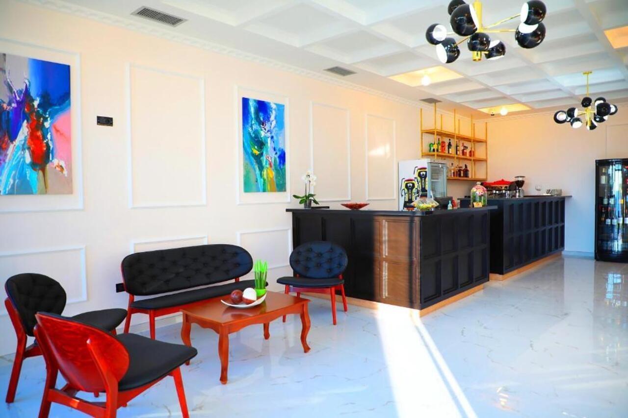 A&G Hotel Radhime Bagian luar foto