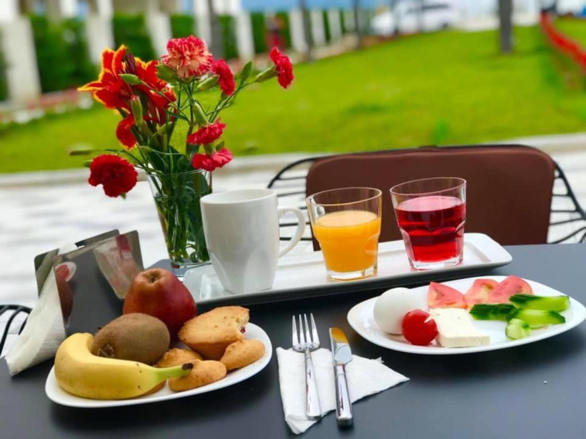 A&G Hotel Radhime Bagian luar foto