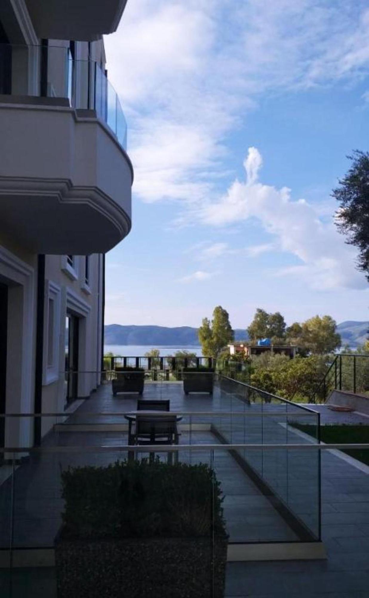 A&G Hotel Radhime Bagian luar foto