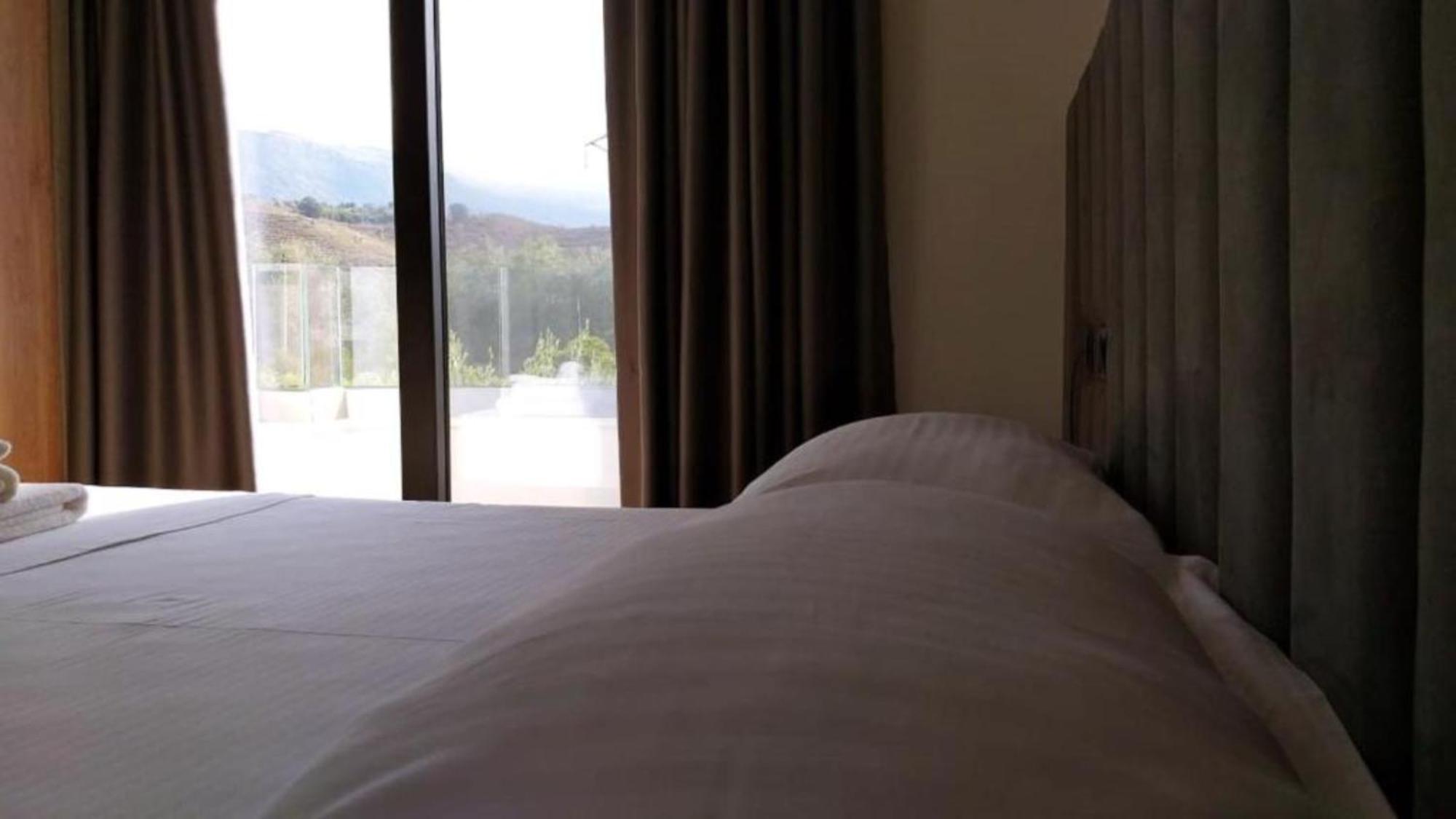 A&G Hotel Radhime Bagian luar foto