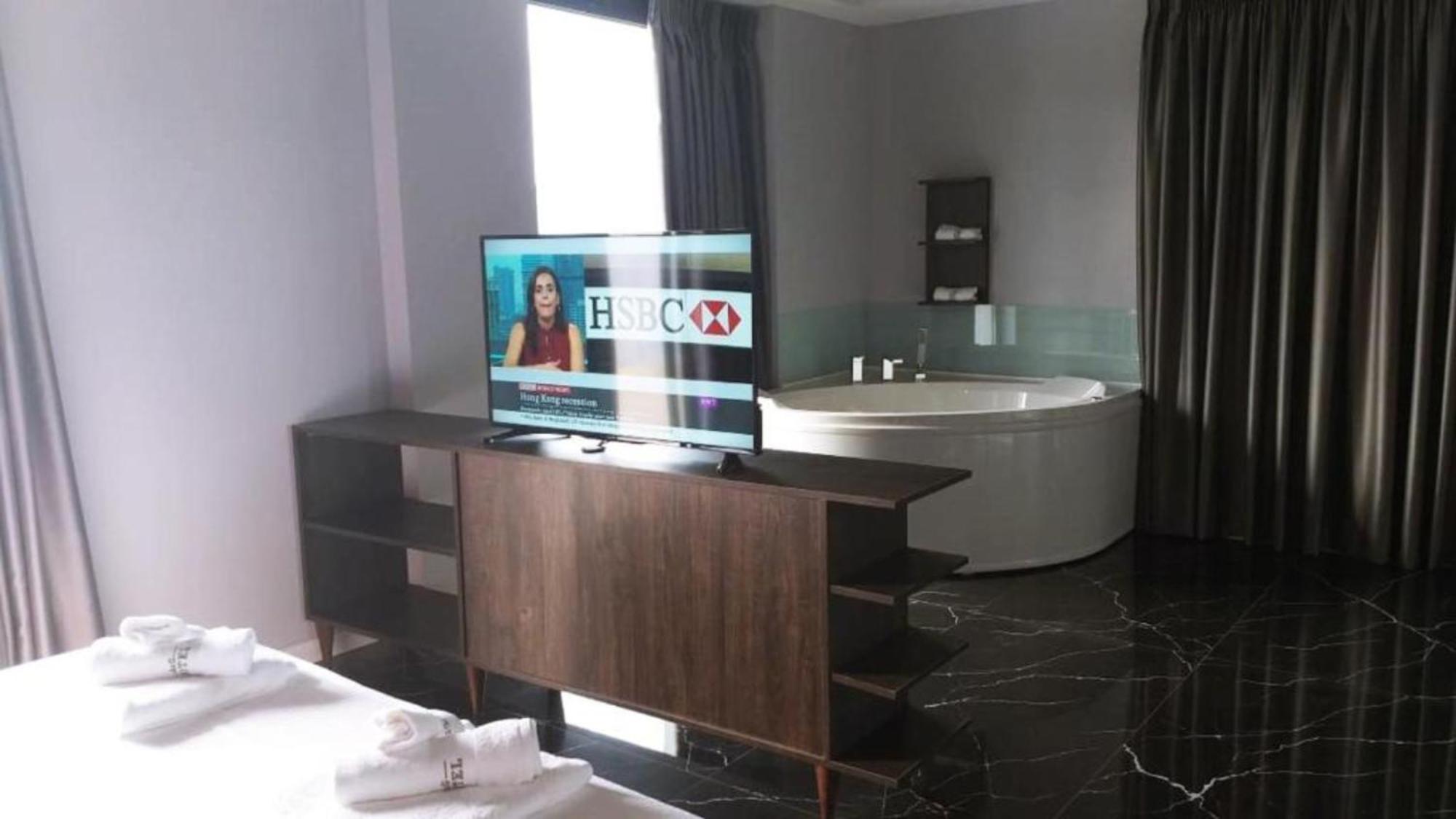 A&G Hotel Radhime Bagian luar foto