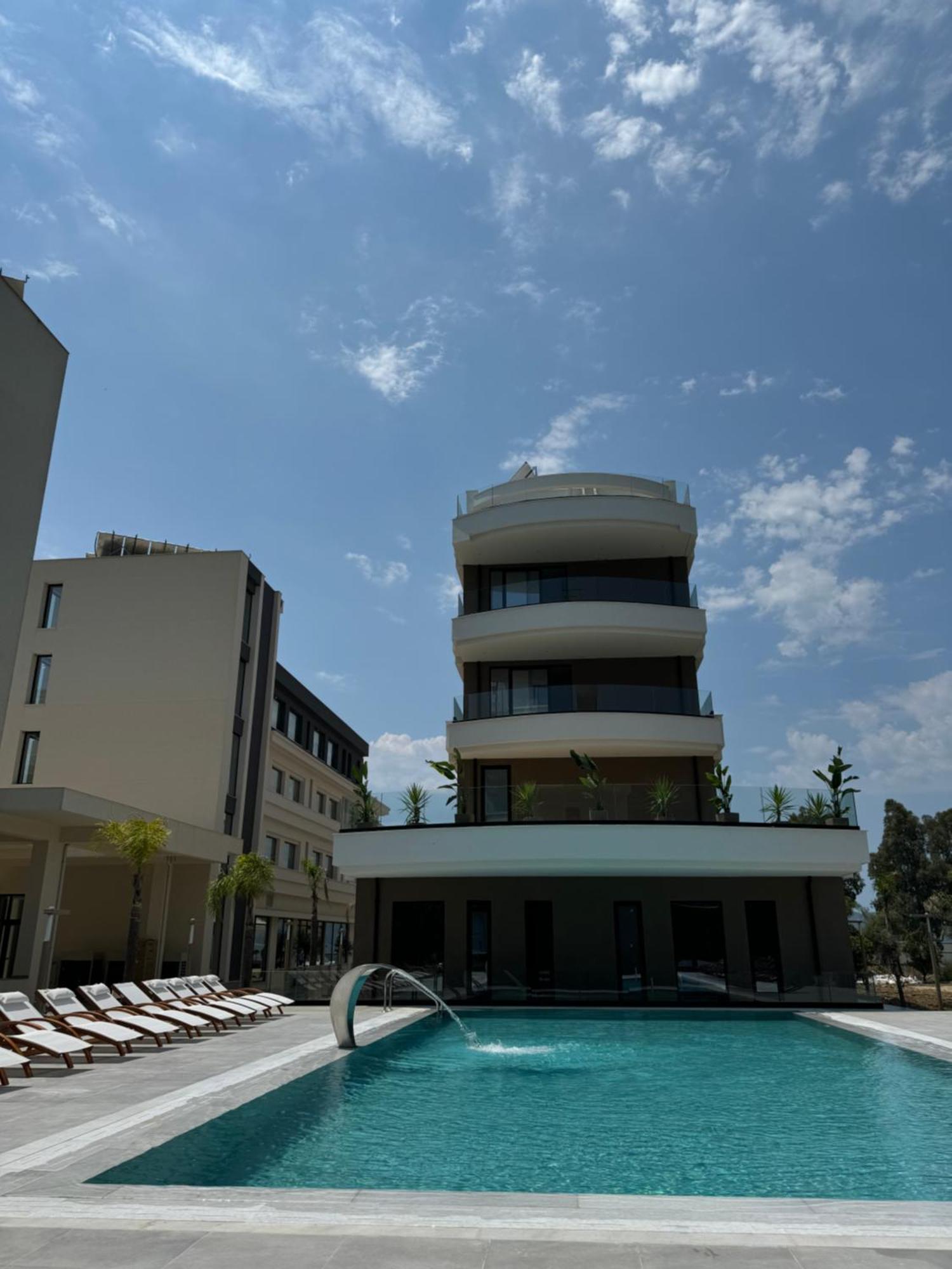 A&G Hotel Radhime Bagian luar foto