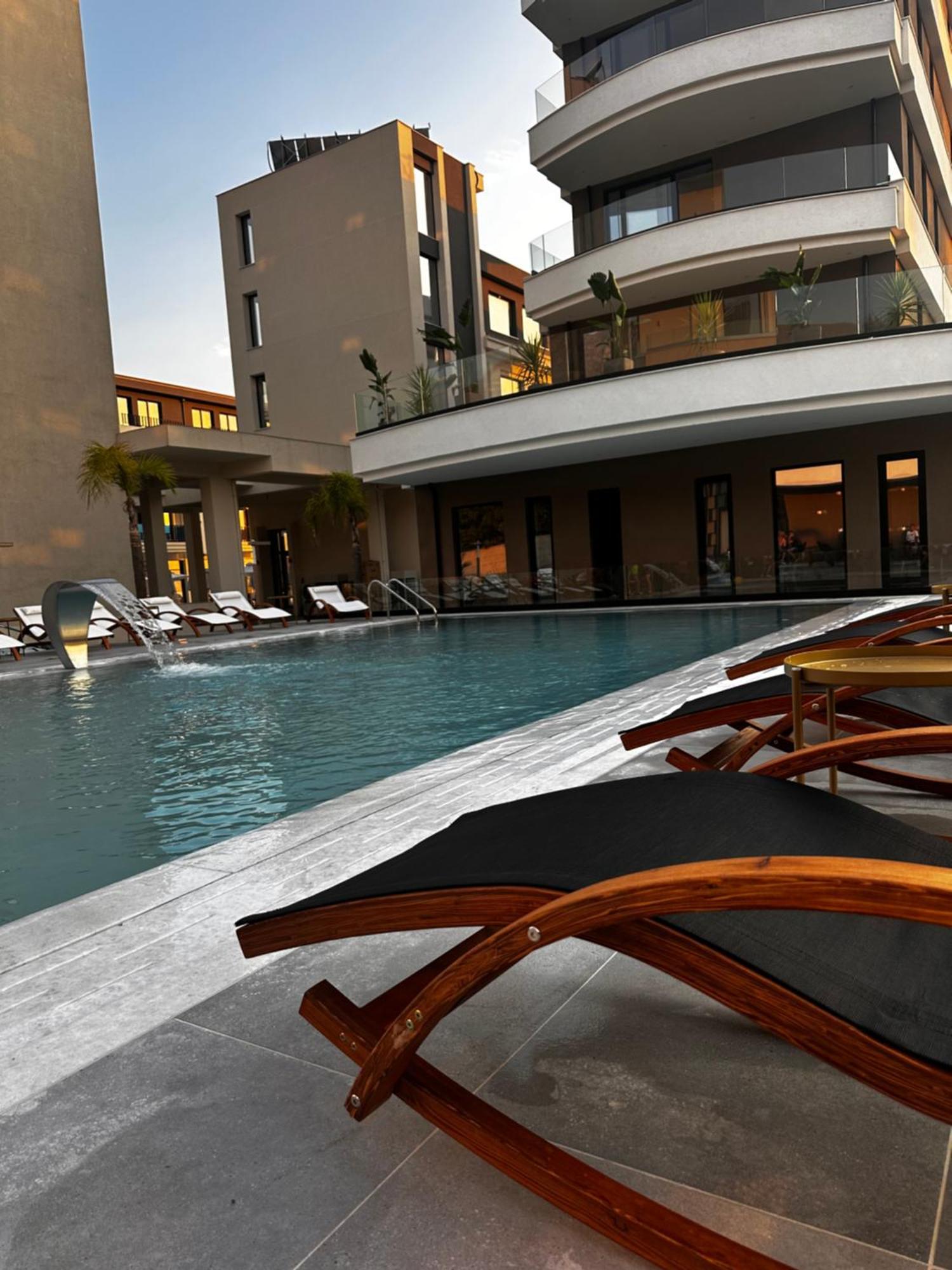 A&G Hotel Radhime Bagian luar foto