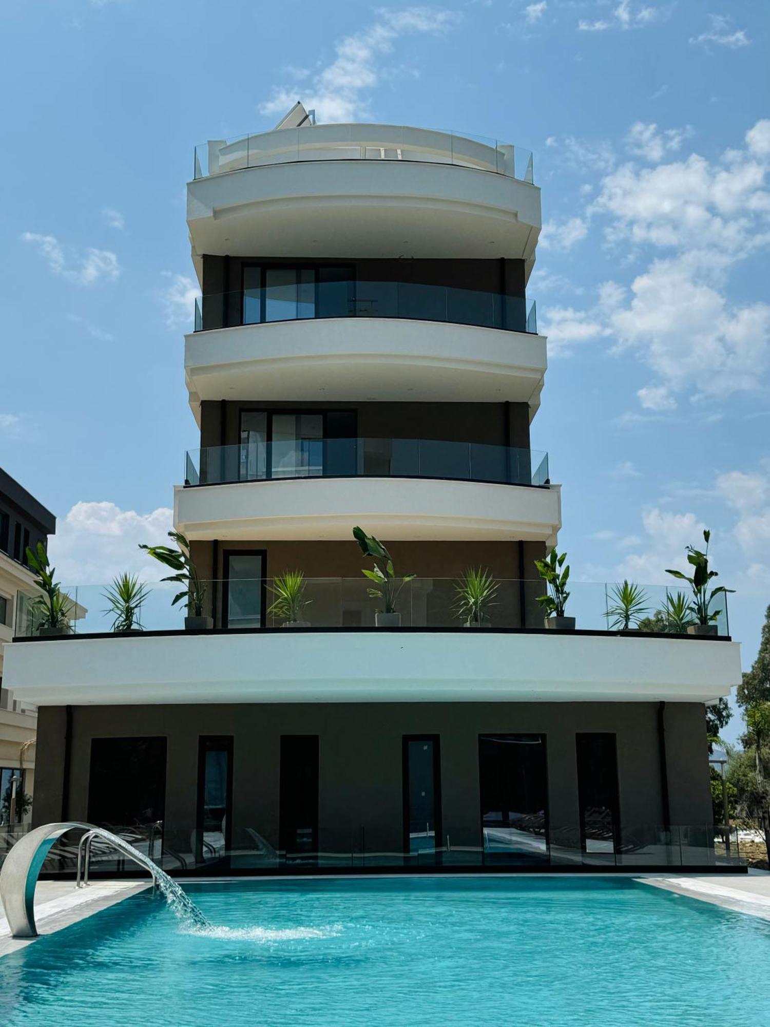A&G Hotel Radhime Bagian luar foto