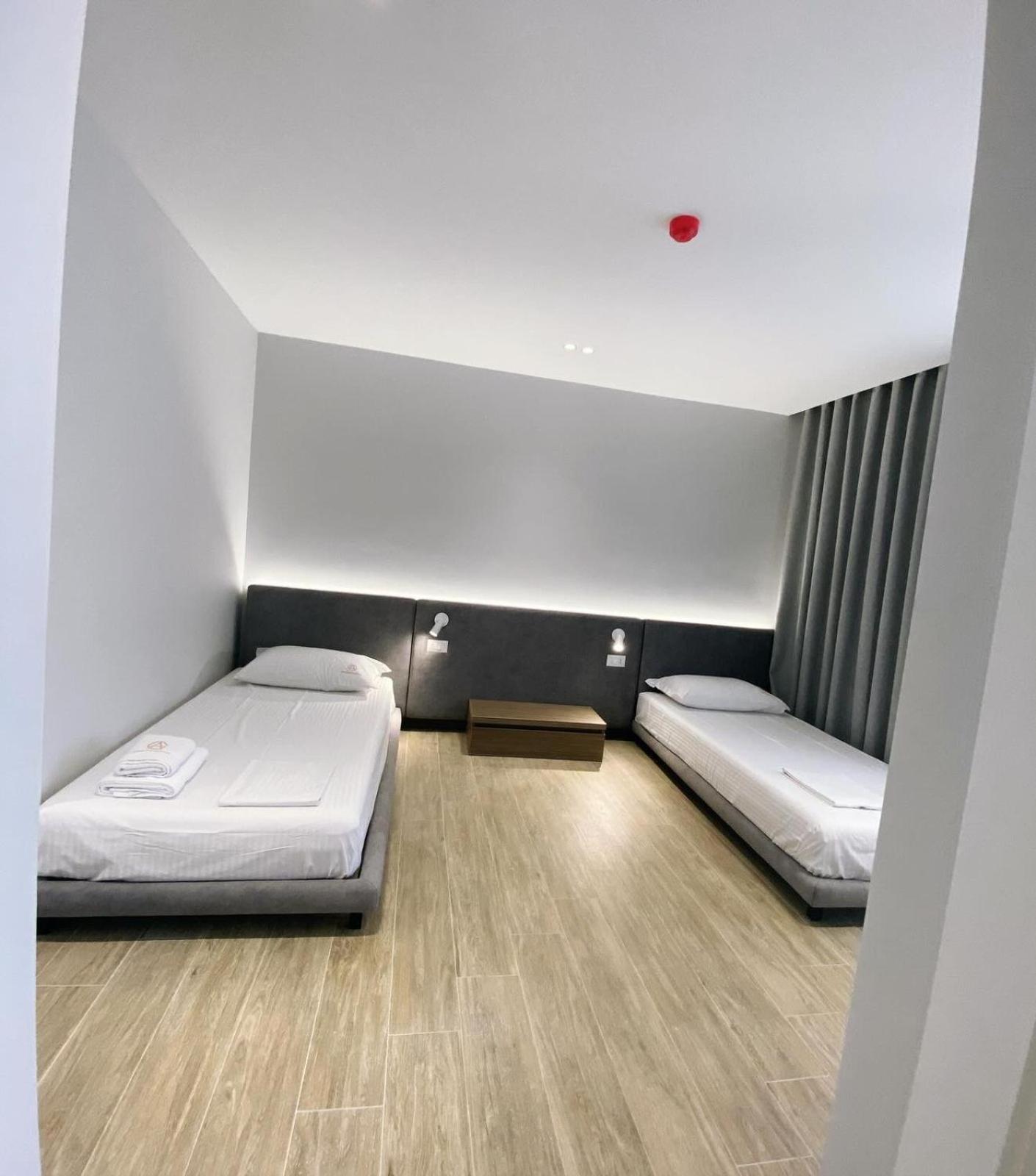 A&G Hotel Radhime Bagian luar foto