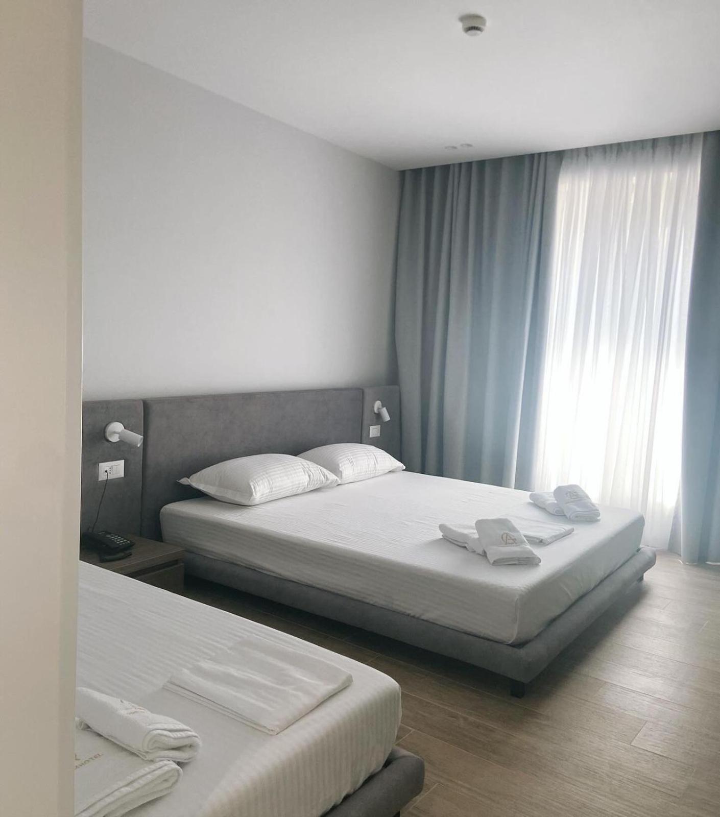A&G Hotel Radhime Bagian luar foto