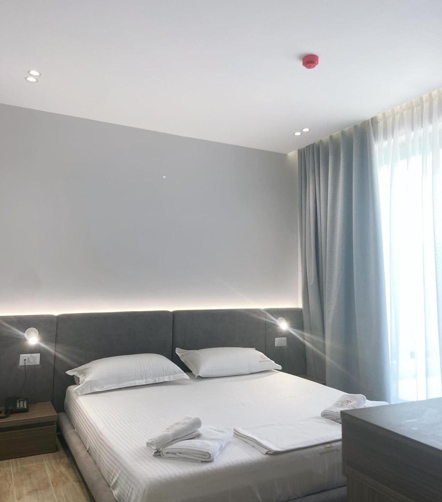A&G Hotel Radhime Bagian luar foto