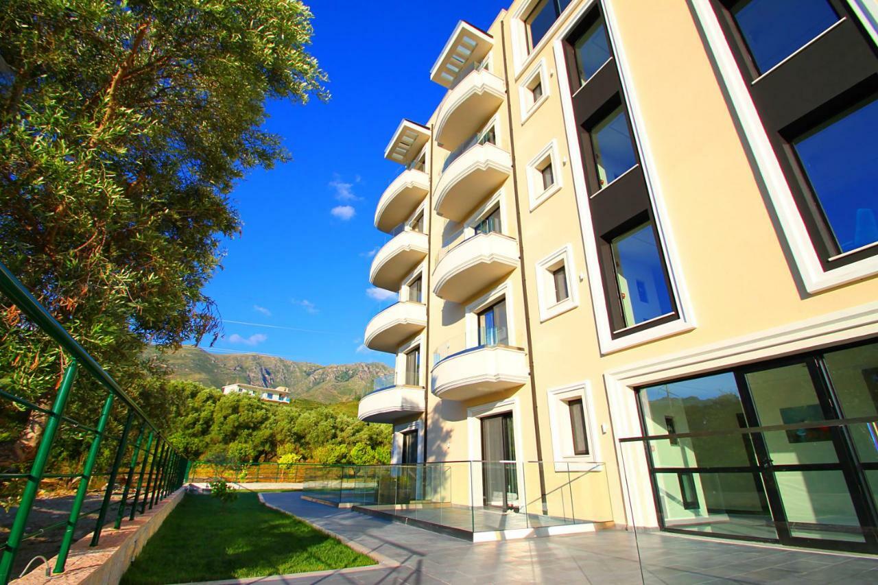 A&G Hotel Radhime Bagian luar foto