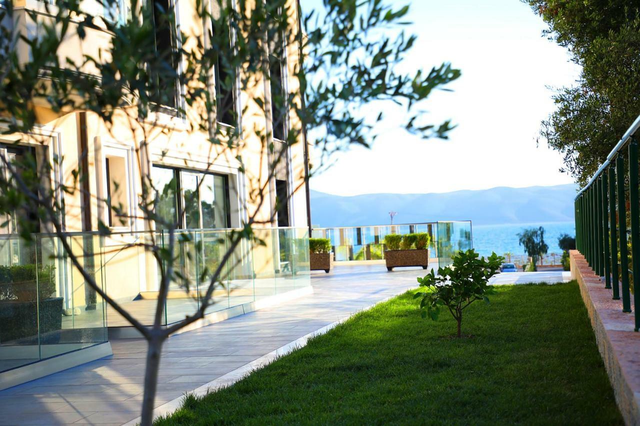 A&G Hotel Radhime Bagian luar foto
