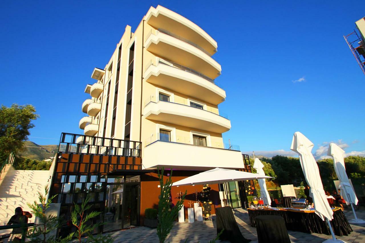 A&G Hotel Radhime Bagian luar foto
