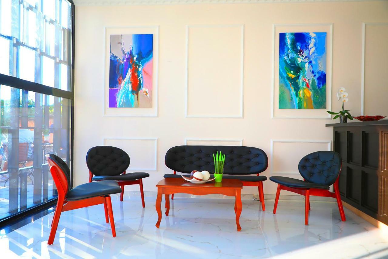 A&G Hotel Radhime Bagian luar foto