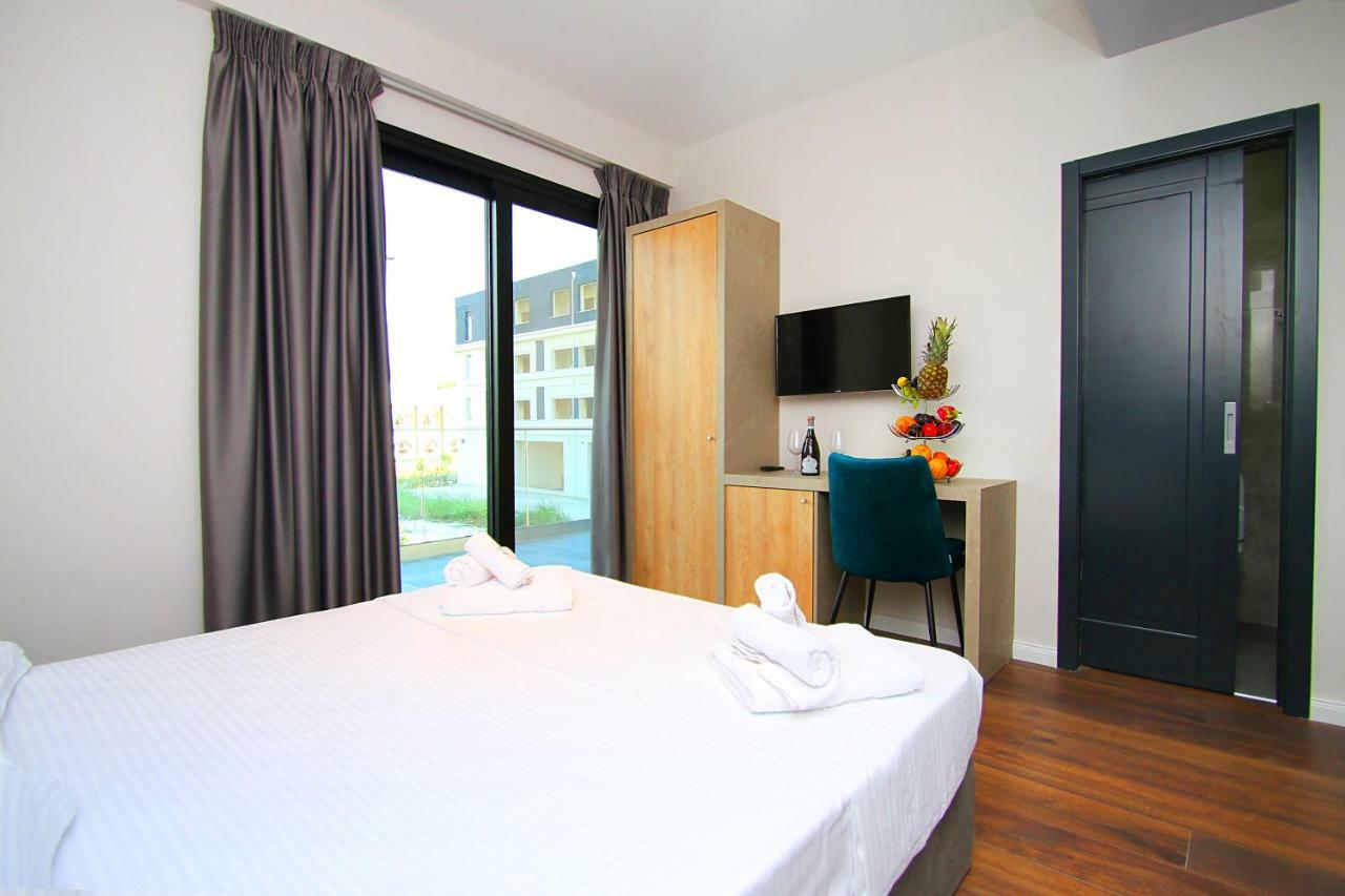 A&G Hotel Radhime Bagian luar foto