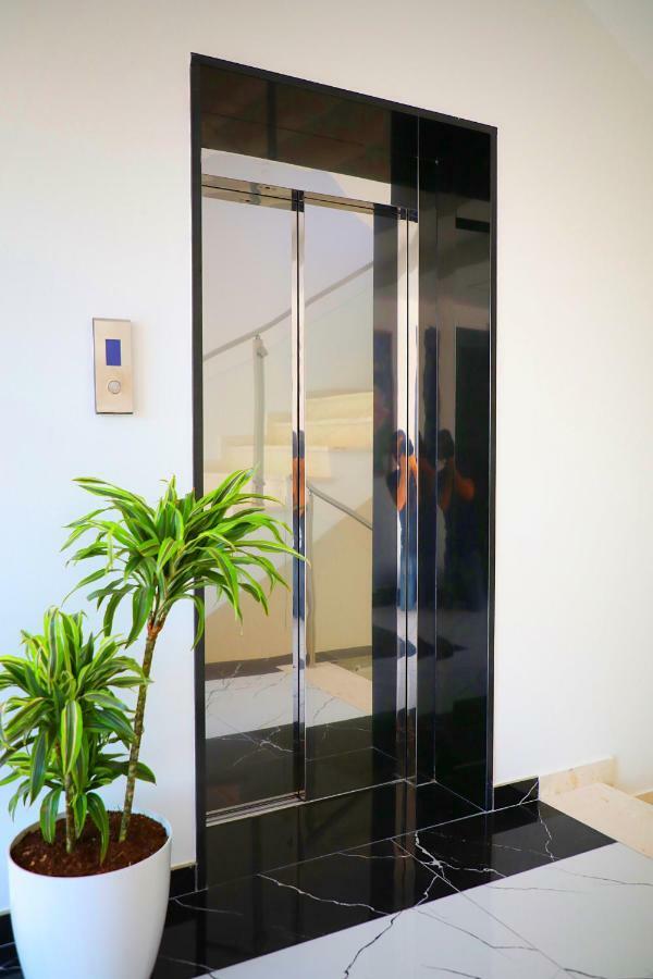 A&G Hotel Radhime Bagian luar foto