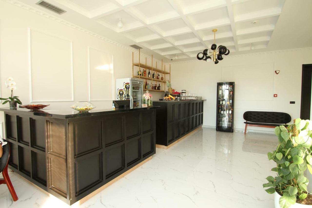 A&G Hotel Radhime Bagian luar foto
