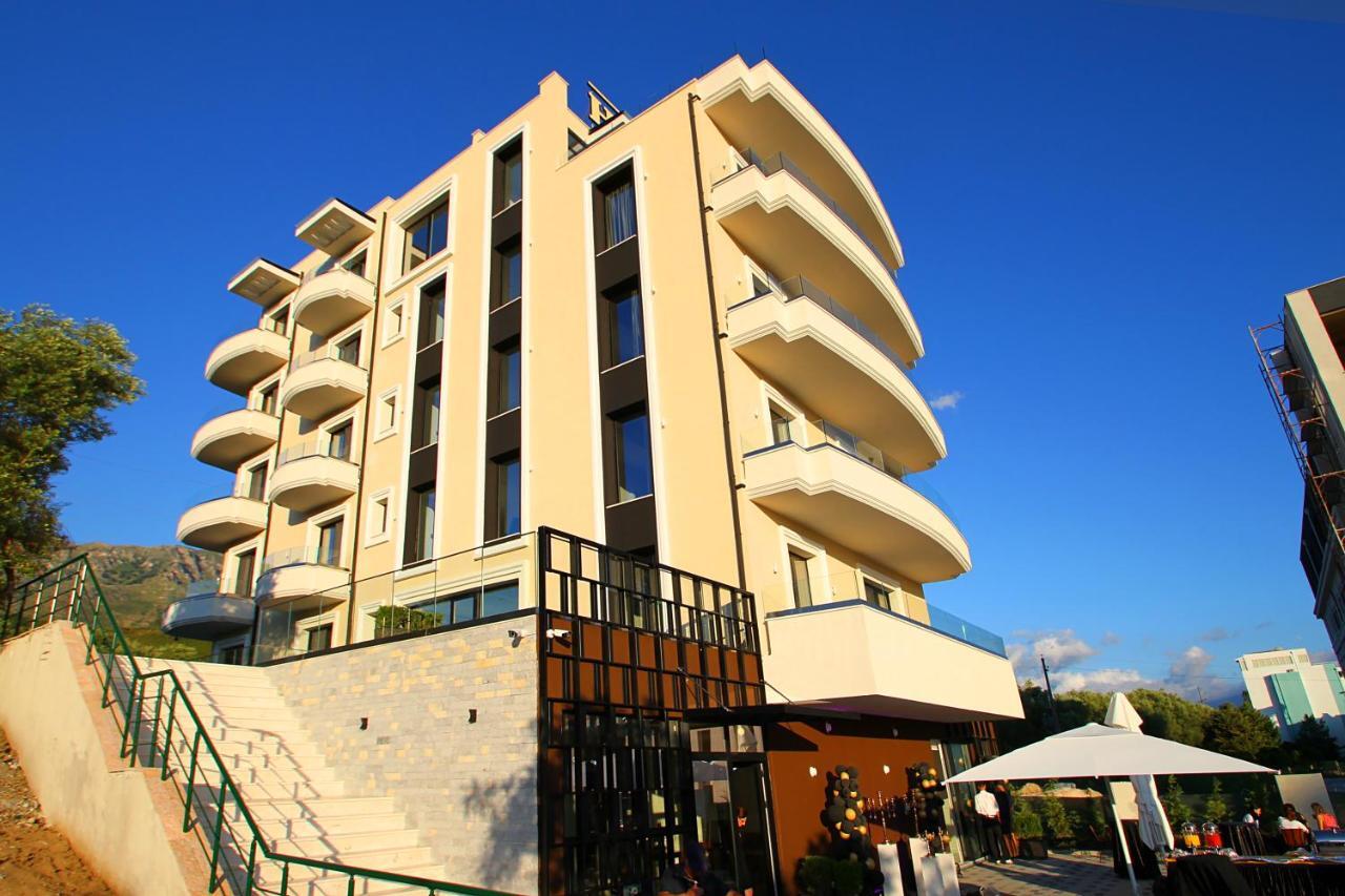 A&G Hotel Radhime Bagian luar foto