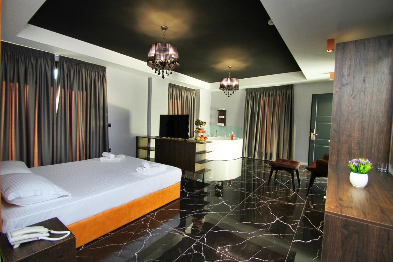 A&G Hotel Radhime Bagian luar foto